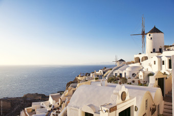 Santorini-Island tour Oia, Pyrgos & Imerovigli (small group)
