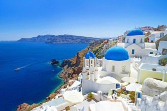 Santorini essence, a five senses journey 